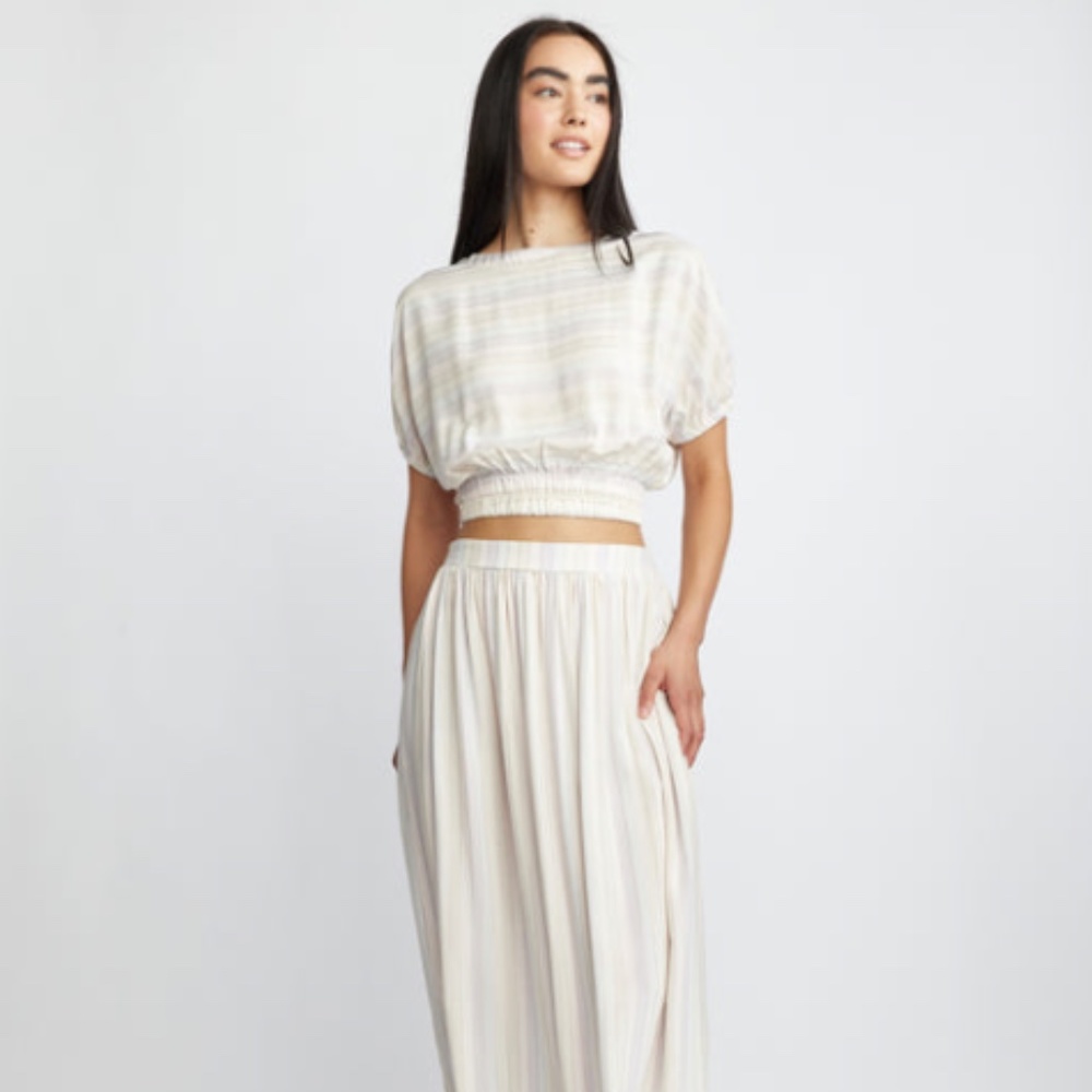 Self Contrast Meredith Crop Tee